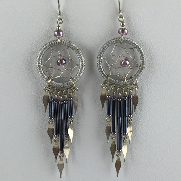 Jewelry - EUC Dream Catcher Earring Woven purple/blue accent